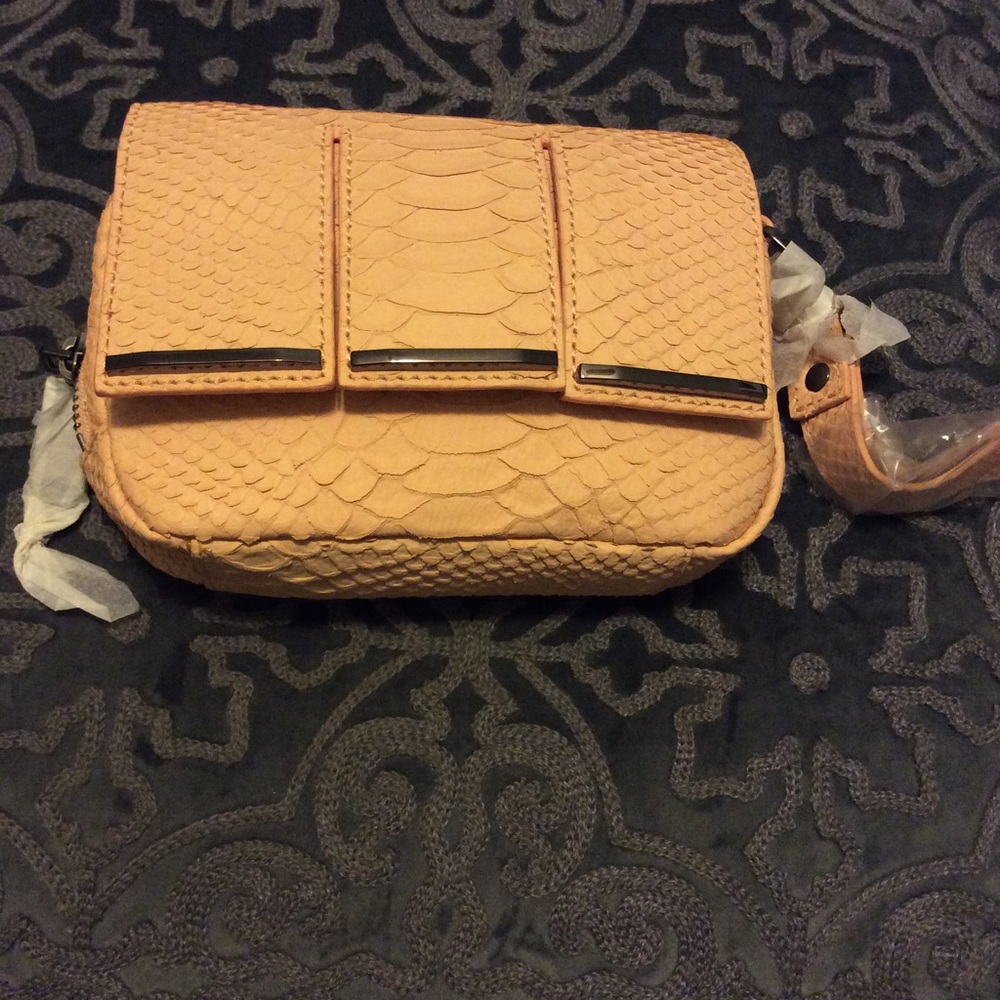 Leifsdottir wristlet!